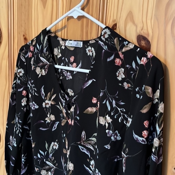 Dex Printed Tie Sleeve Top - Picture 5 of 10